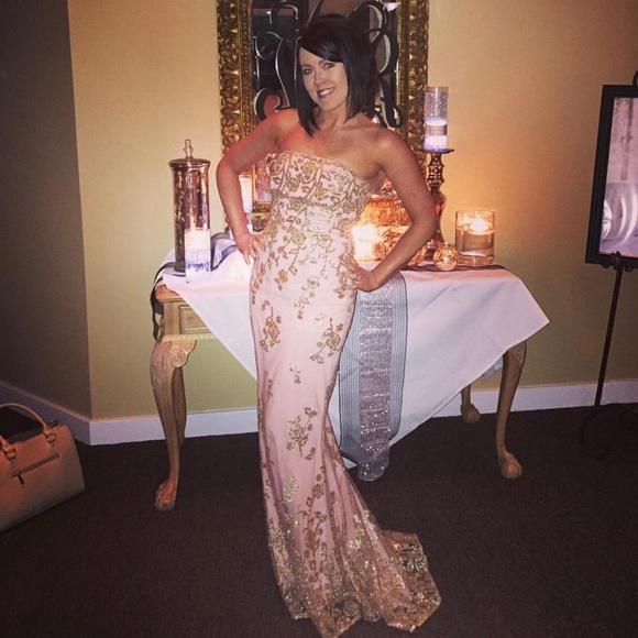 Formal dress - Picture 1 of 2